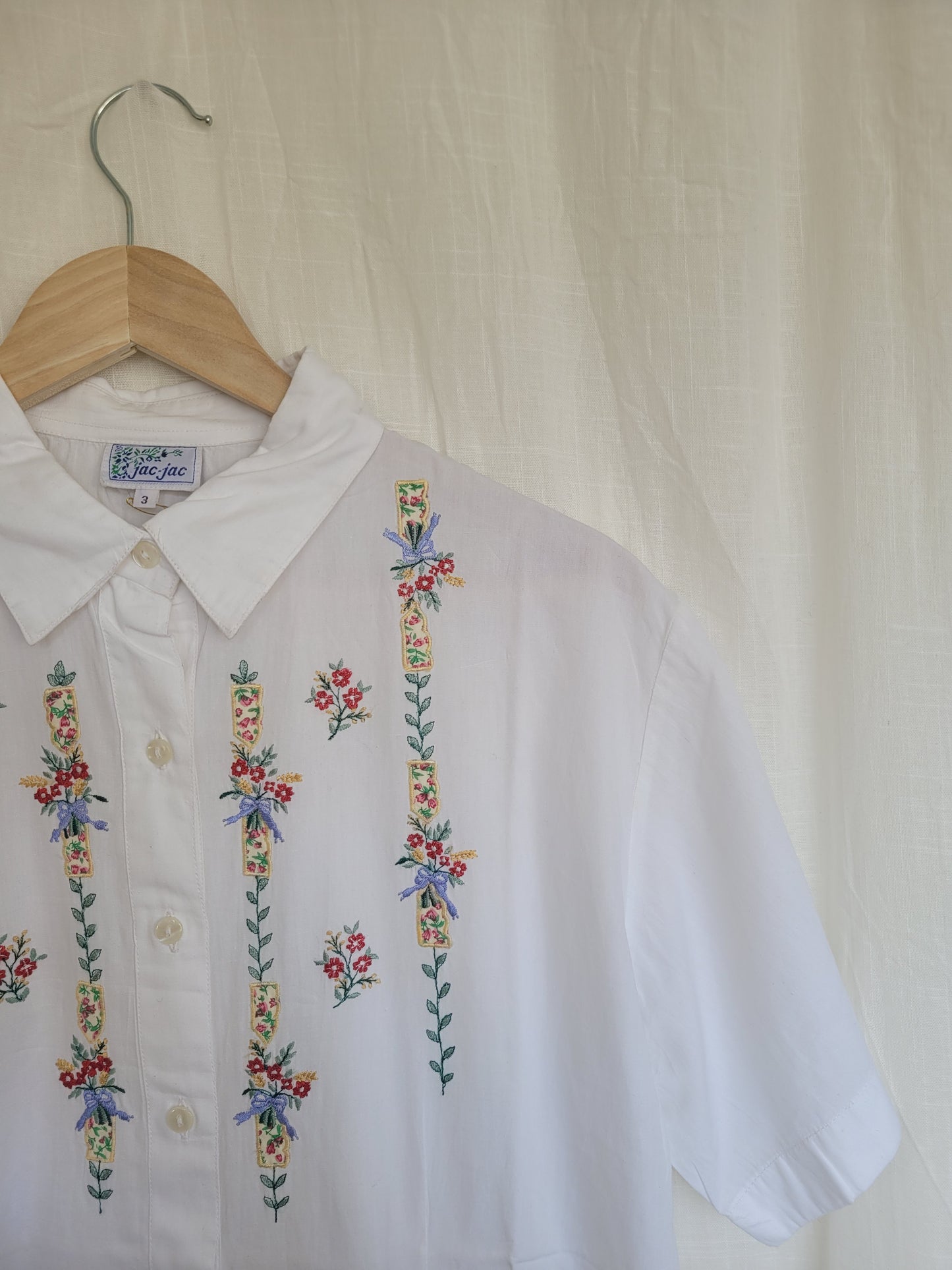 🤍 The Clean Bloom - vintage deadstock shirt with embroidered flowers - size L