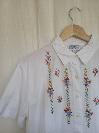 🤍 The Clean Bloom - vintage deadstock shirt with embroidered flowers - size L