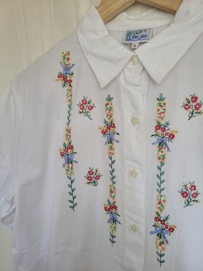 🤍 The Clean Bloom - vintage deadstock shirt with embroidered flowers - size L
