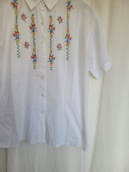 🤍 The Clean Bloom - vintage deadstock shirt with embroidered flowers - size L