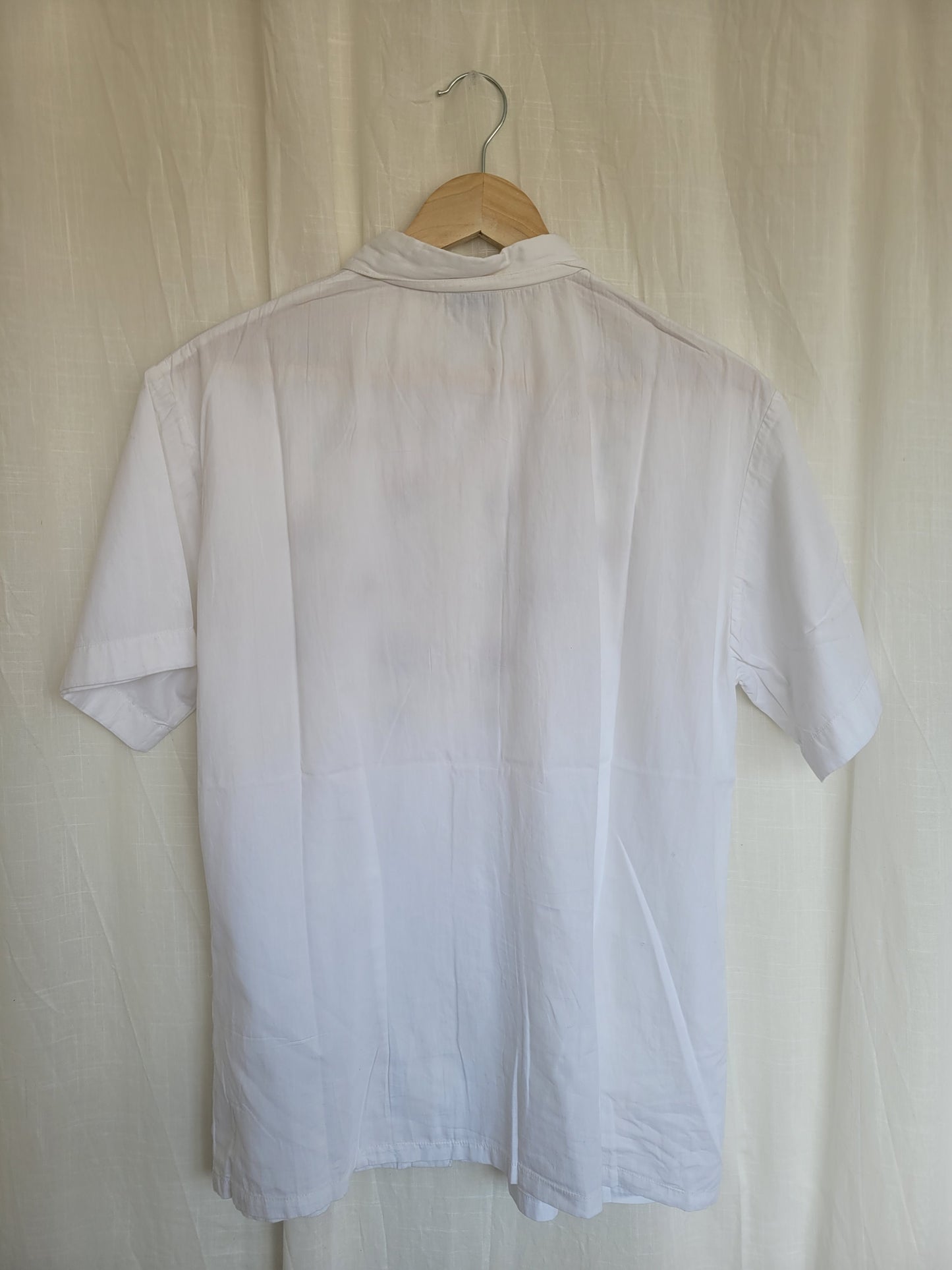 🤍 The Clean Bloom - vintage deadstock shirt with embroidered flowers - size L