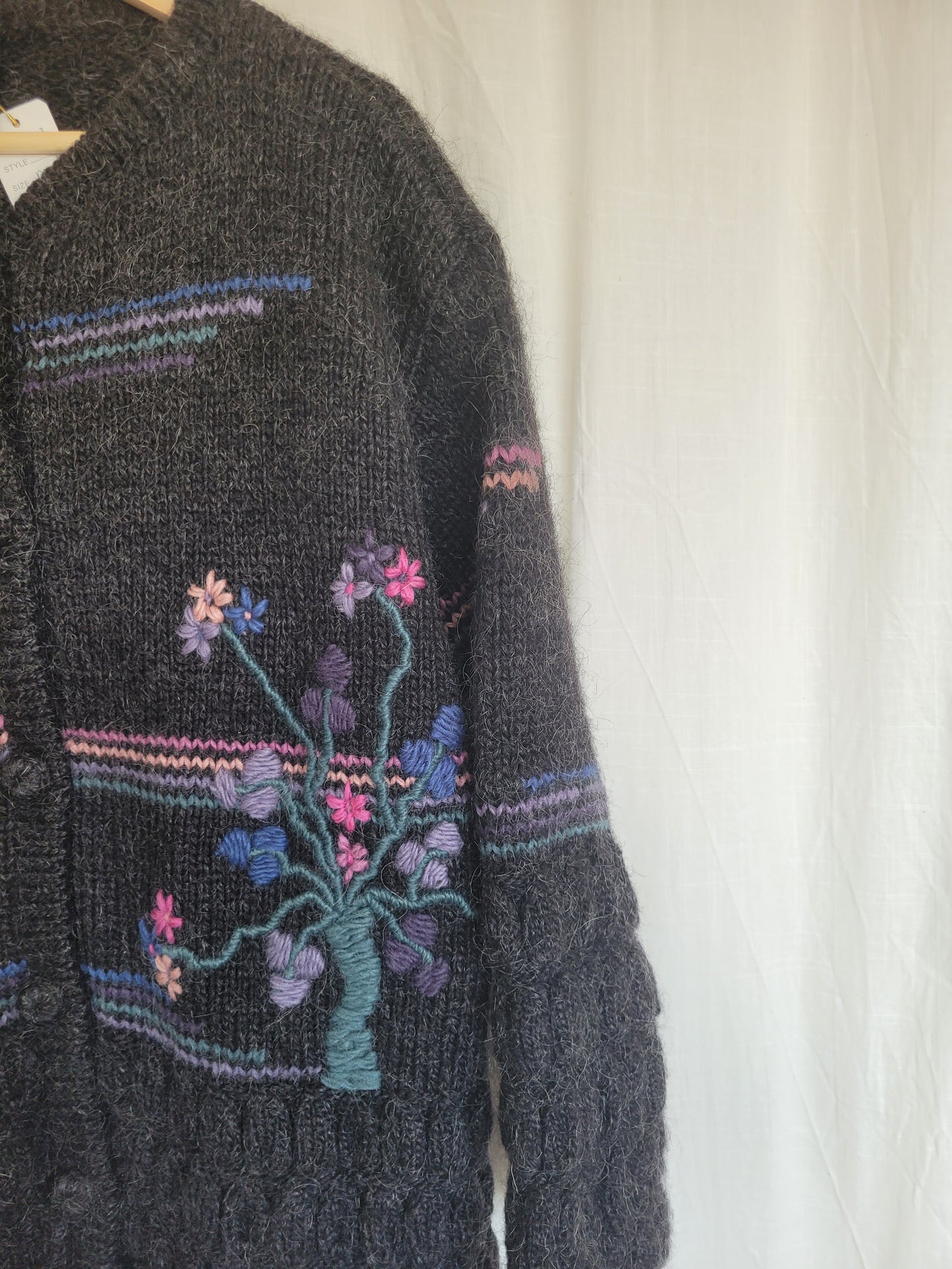 💜 Pink & Purple Bloom - vintage woollen cardigan with embroidered blossomflowers - size M