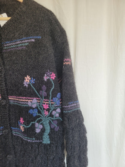💜 Pink & Purple Bloom - vintage woollen cardigan with embroidered blossomflowers - size M