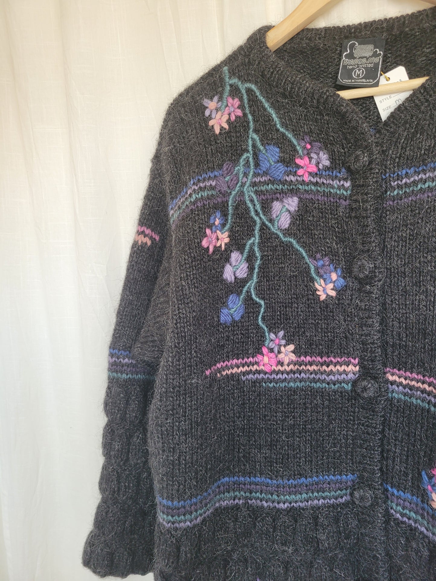 💜 Pink & Purple Bloom - vintage woollen cardigan with embroidered blossomflowers - size M