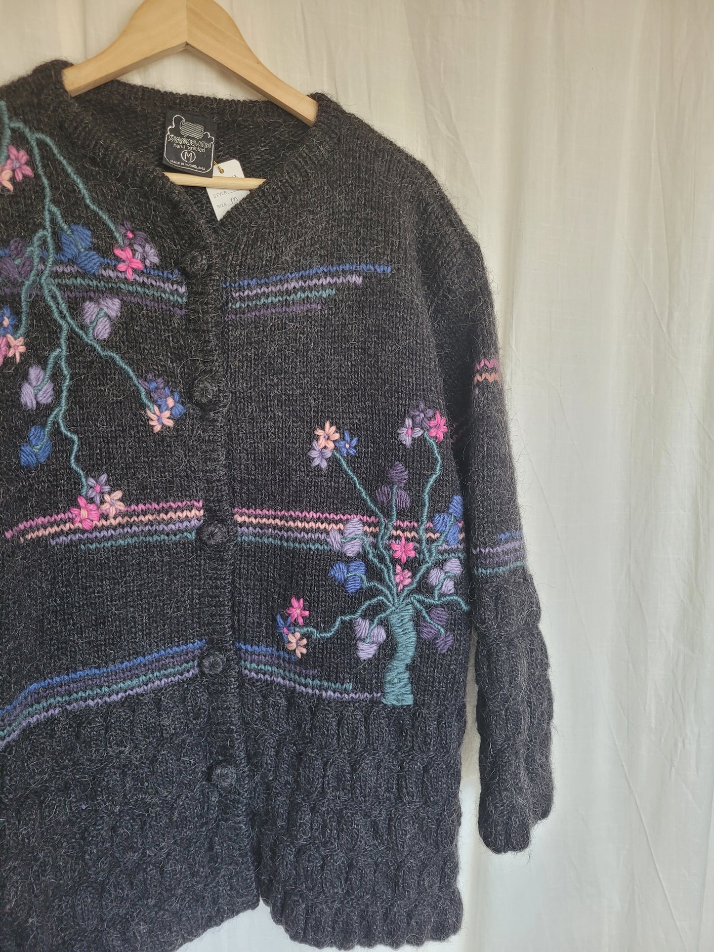💜 Pink & Purple Bloom - vintage woollen cardigan with embroidered blossomflowers - size M