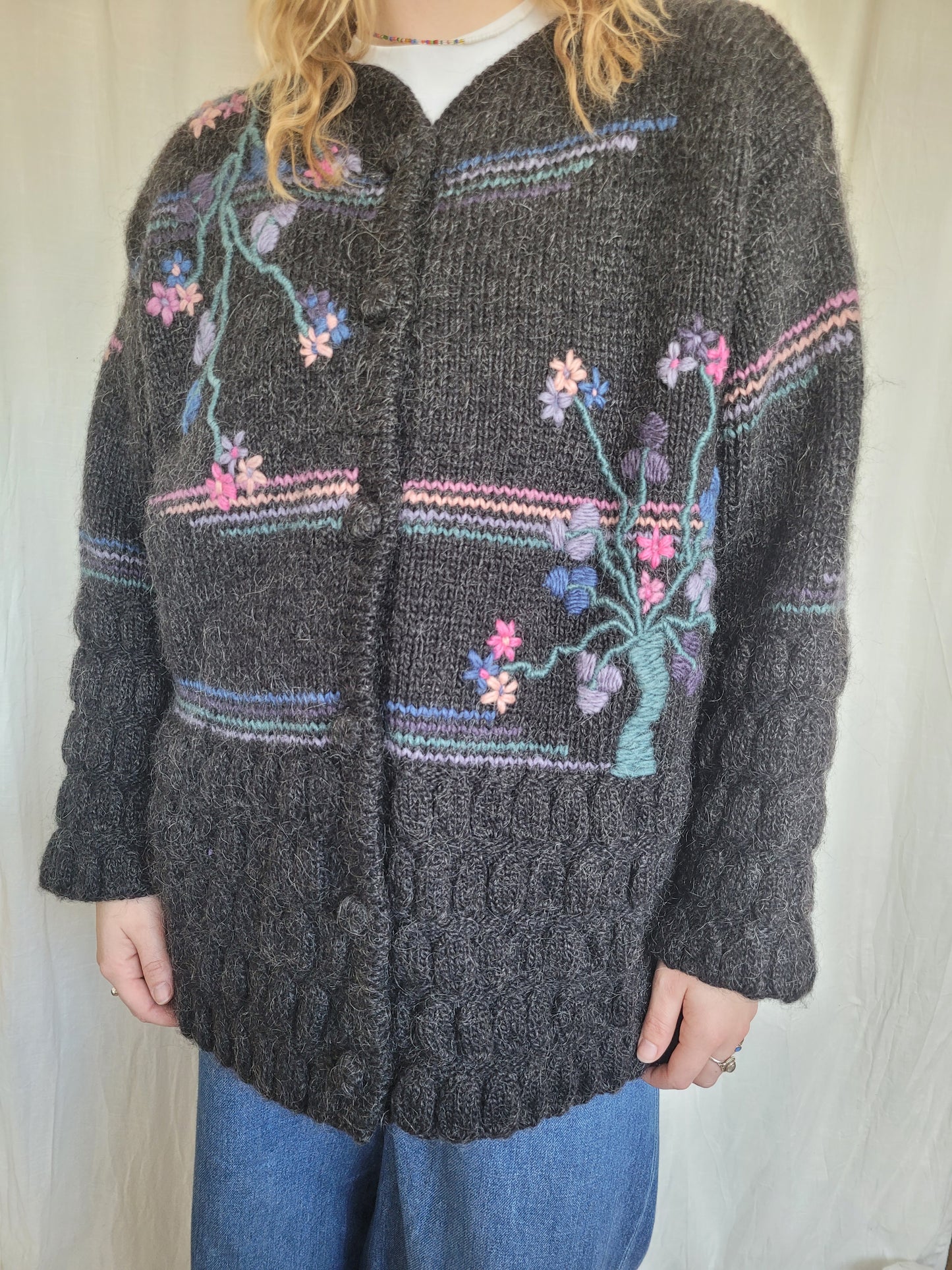 💜 Pink & Purple Bloom - vintage woollen cardigan with embroidered blossomflowers - size M