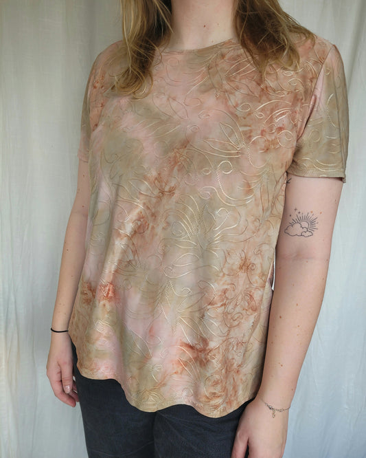 🌸 Soft Glow Florals - vintage shirt with embroidered pattern - size M/L