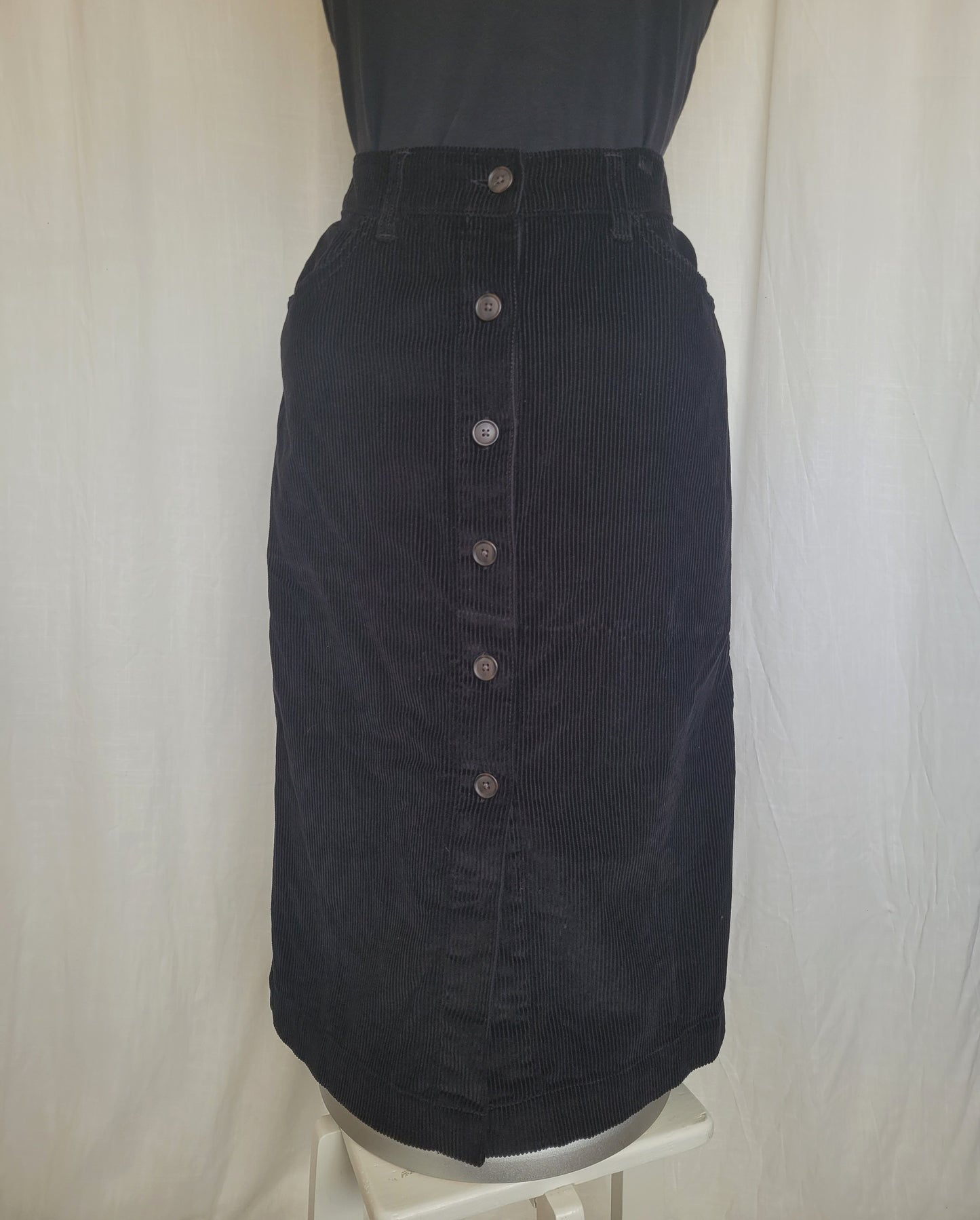 ✨ Velvet Shadow - black corduroy skirt - size L