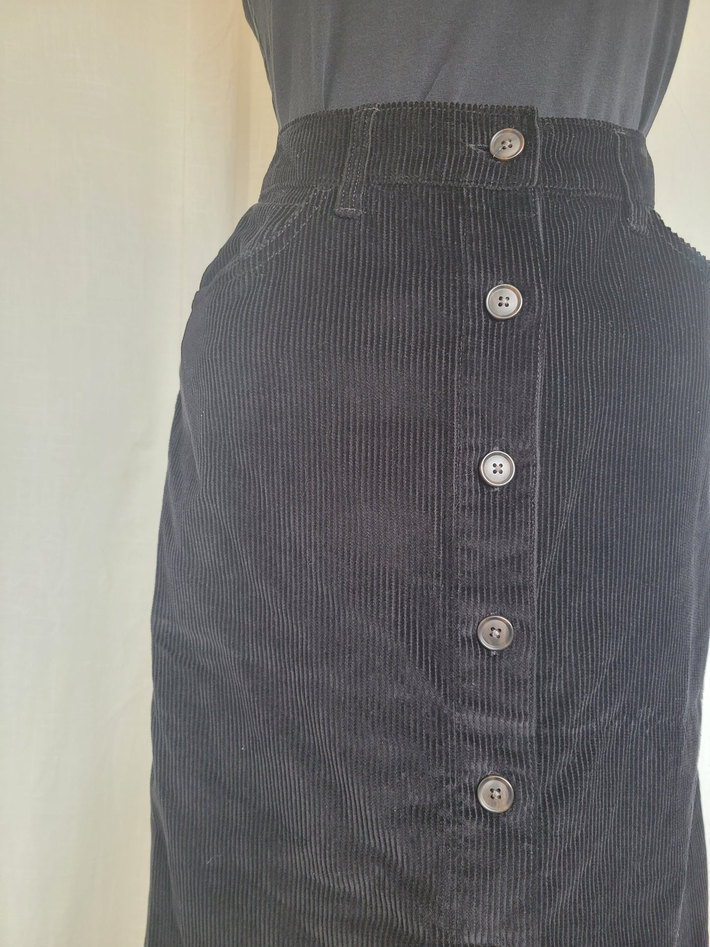 ✨ Velvet Shadow - black corduroy skirt - size L