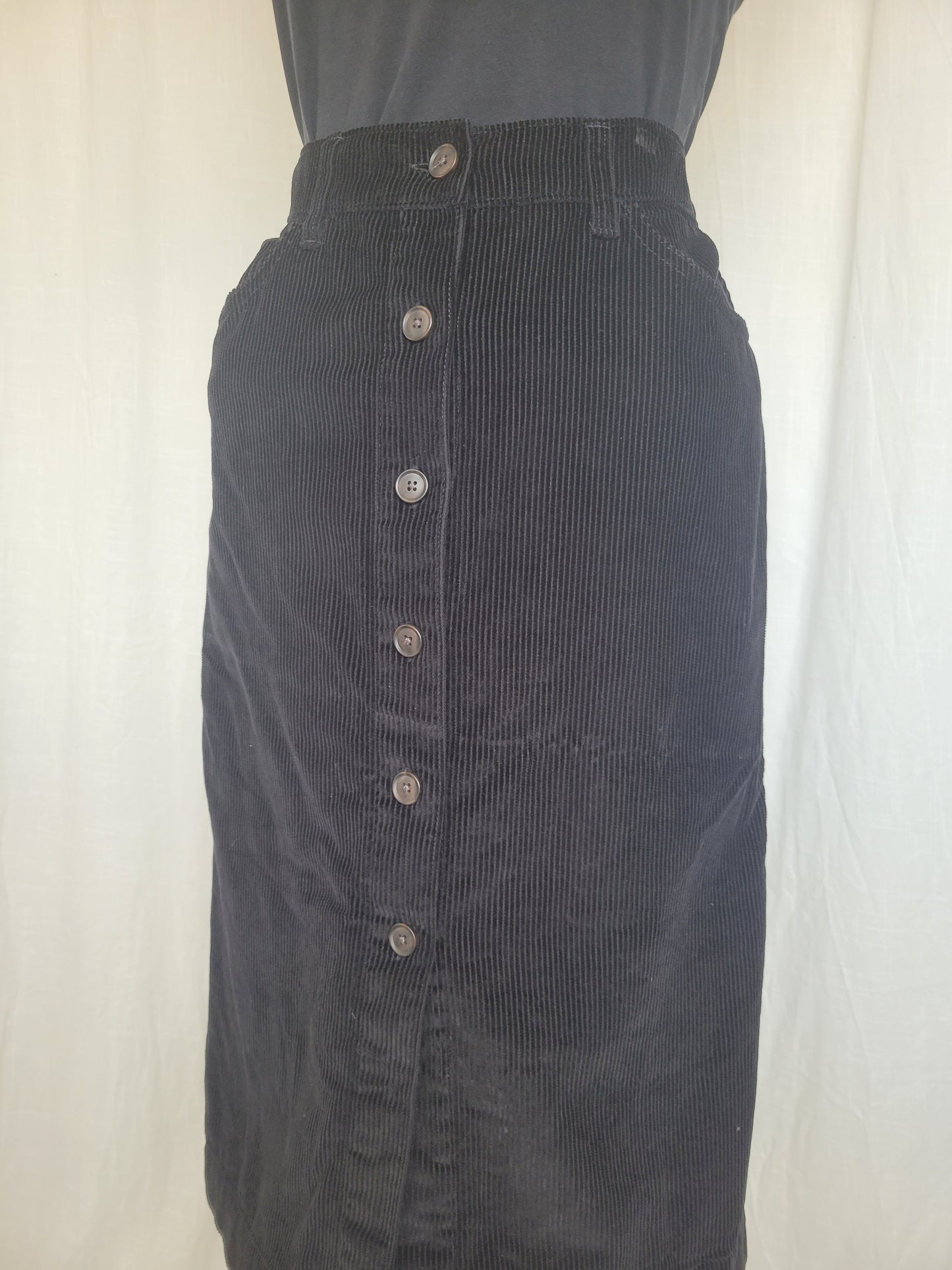 ✨ Velvet Shadow - black corduroy skirt - size L