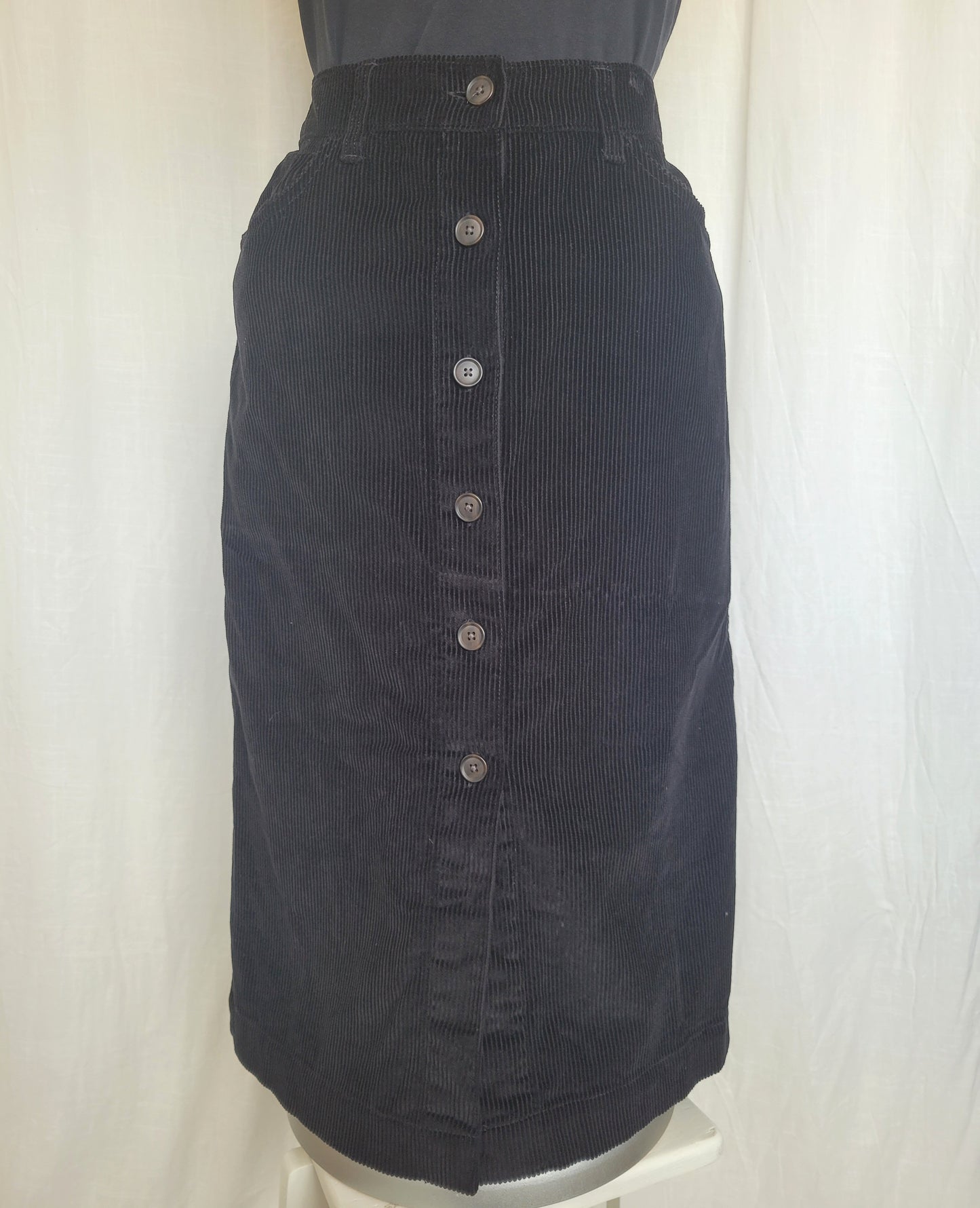 ✨ Velvet Shadow - black corduroy skirt - size L
