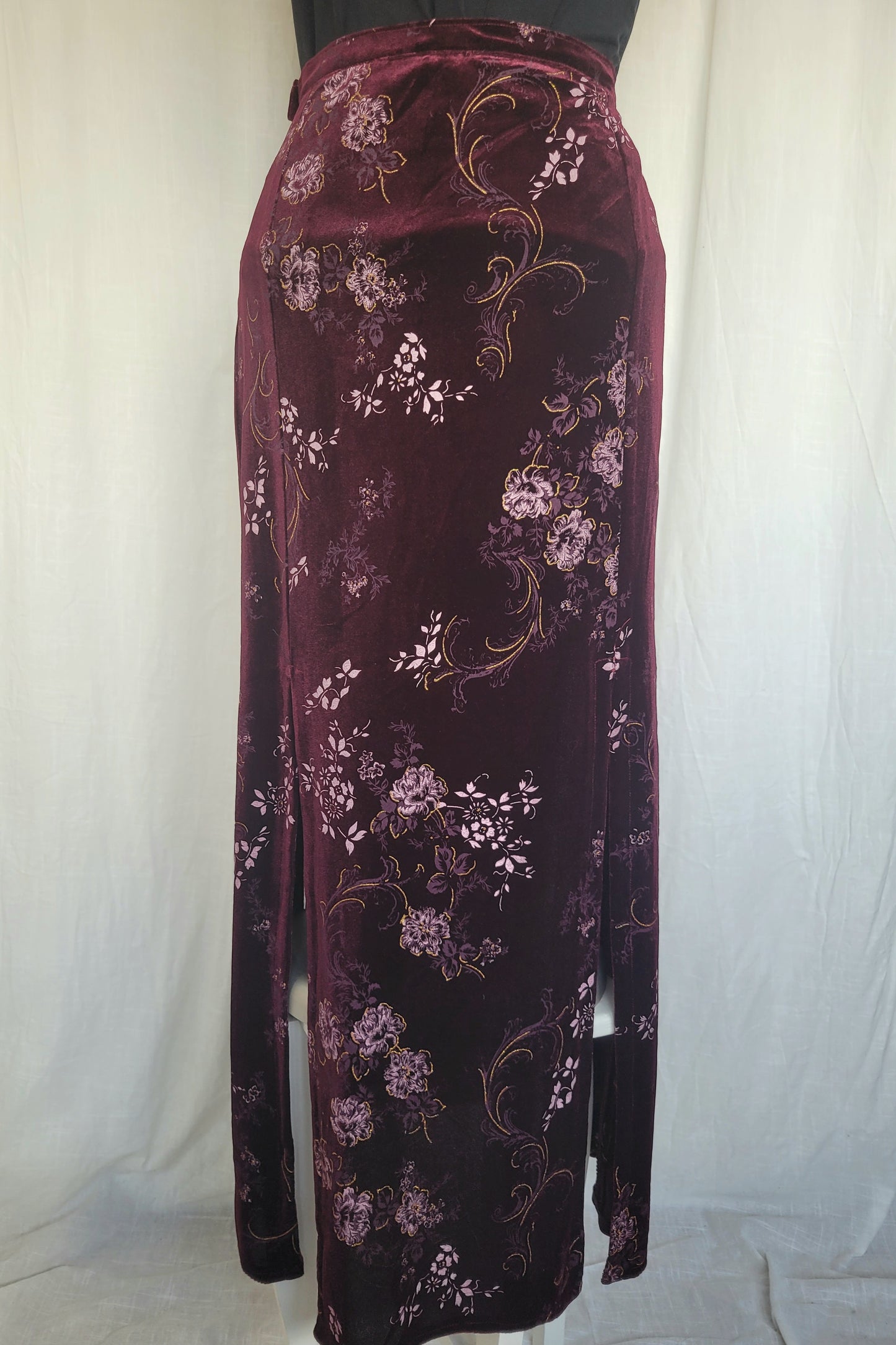 🖤 Velvet Night - long velvet vintage skirt with front and back slits and flower patterns - size M