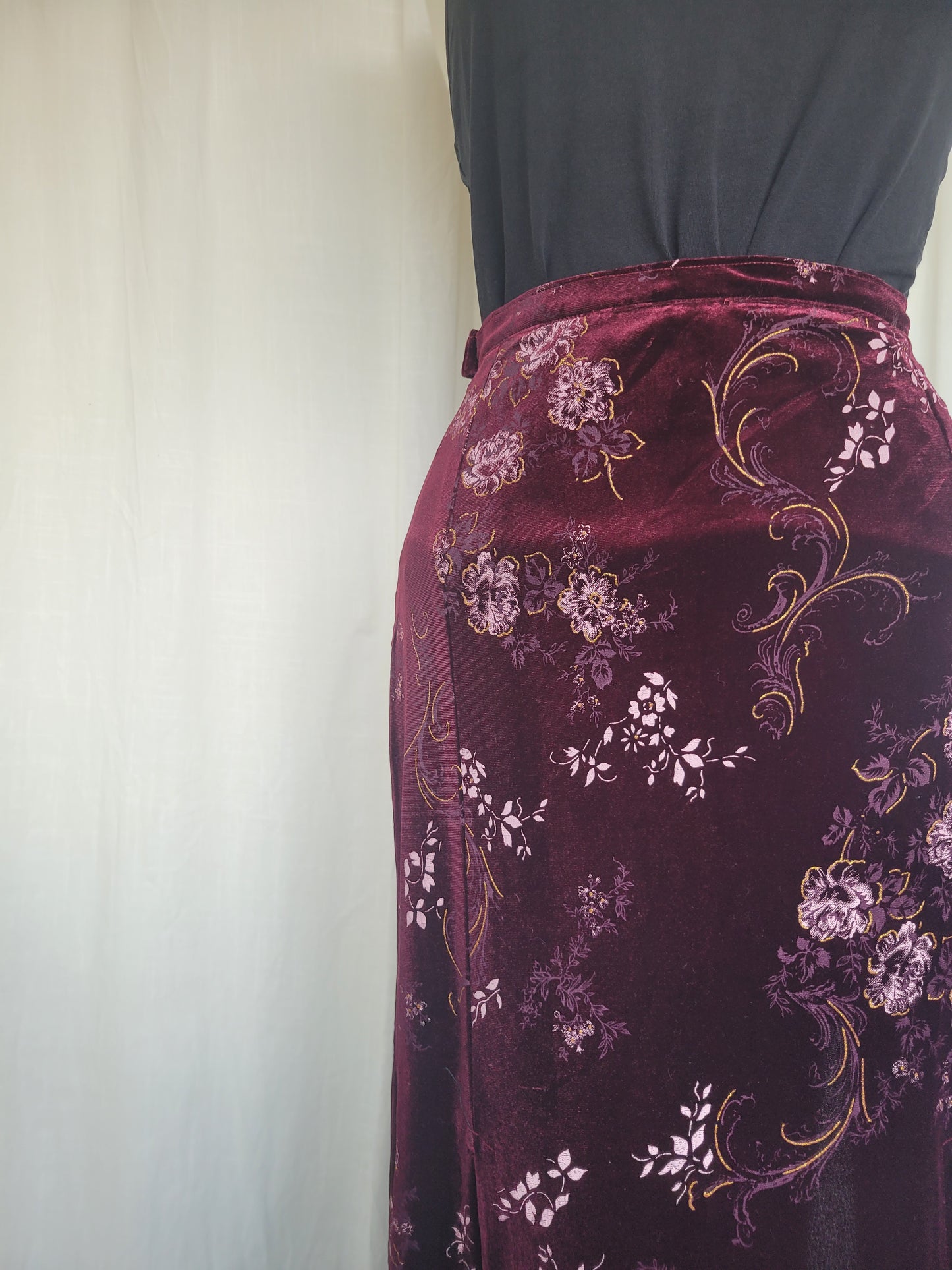 🖤 Velvet Night - long velvet vintage skirt with front and back slits and flower patterns - size M