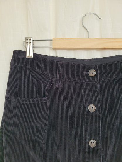 ✨ Velvet Shadow - black corduroy skirt - size L