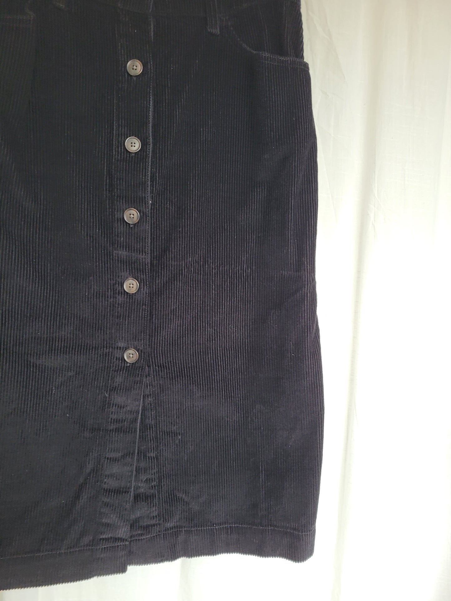 ✨ Velvet Shadow - black corduroy skirt - size L