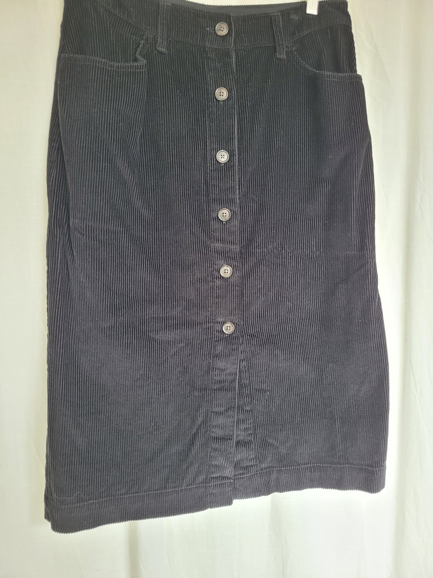 ✨ Velvet Shadow - black corduroy skirt - size L