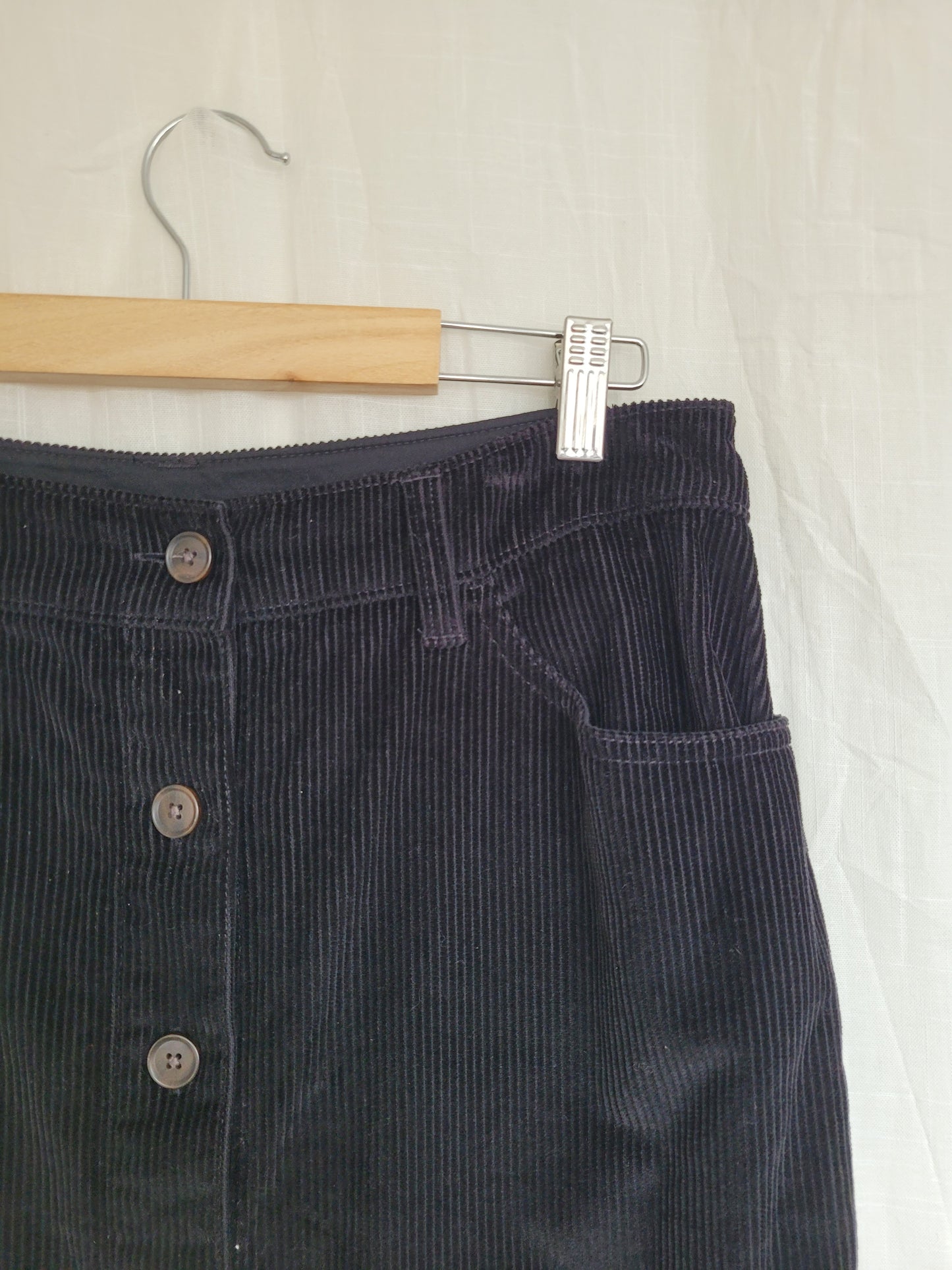 ✨ Velvet Shadow - black corduroy skirt - size L