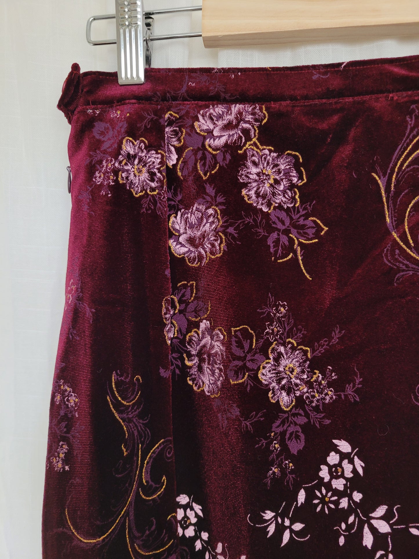 🖤 Velvet Night - long velvet vintage skirt with front and back slits and flower patterns - size M