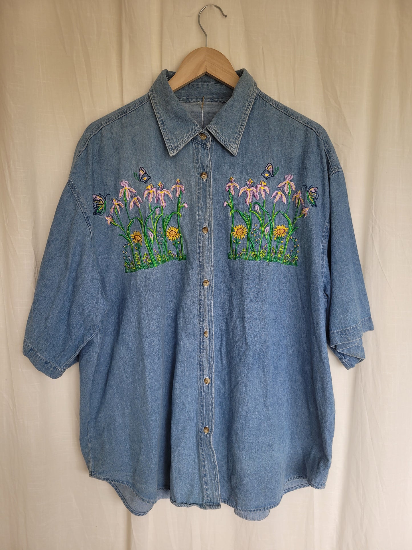 ✨ The Happy Denim - vintage denim shirt with embroidered details - size XL/XXL
