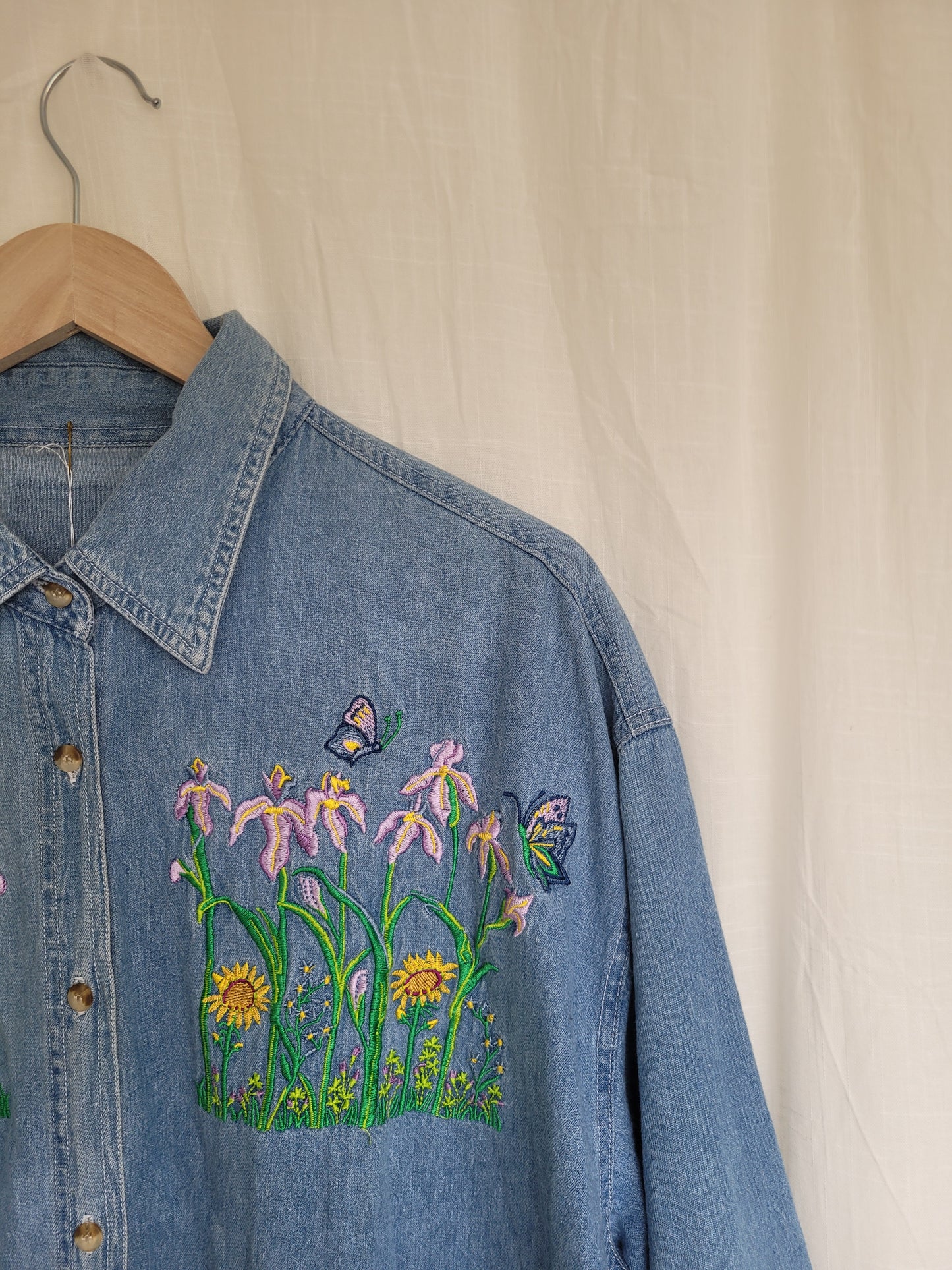 ✨ The Happy Denim - vintage denim shirt with embroidered details - size XL/XXL