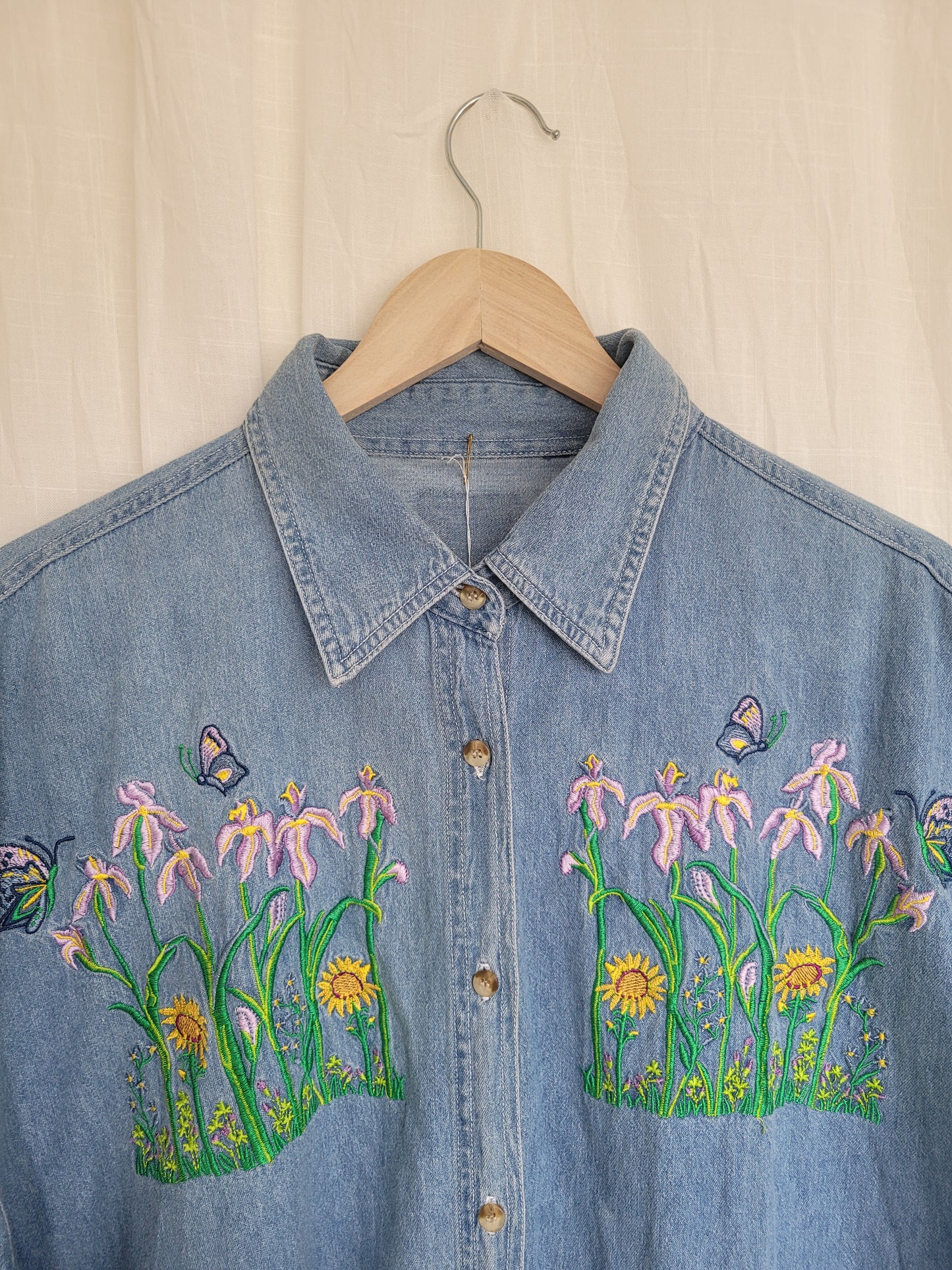 ✨ The Happy Denim - vintage denim shirt with embroidered details - size XL/XXL