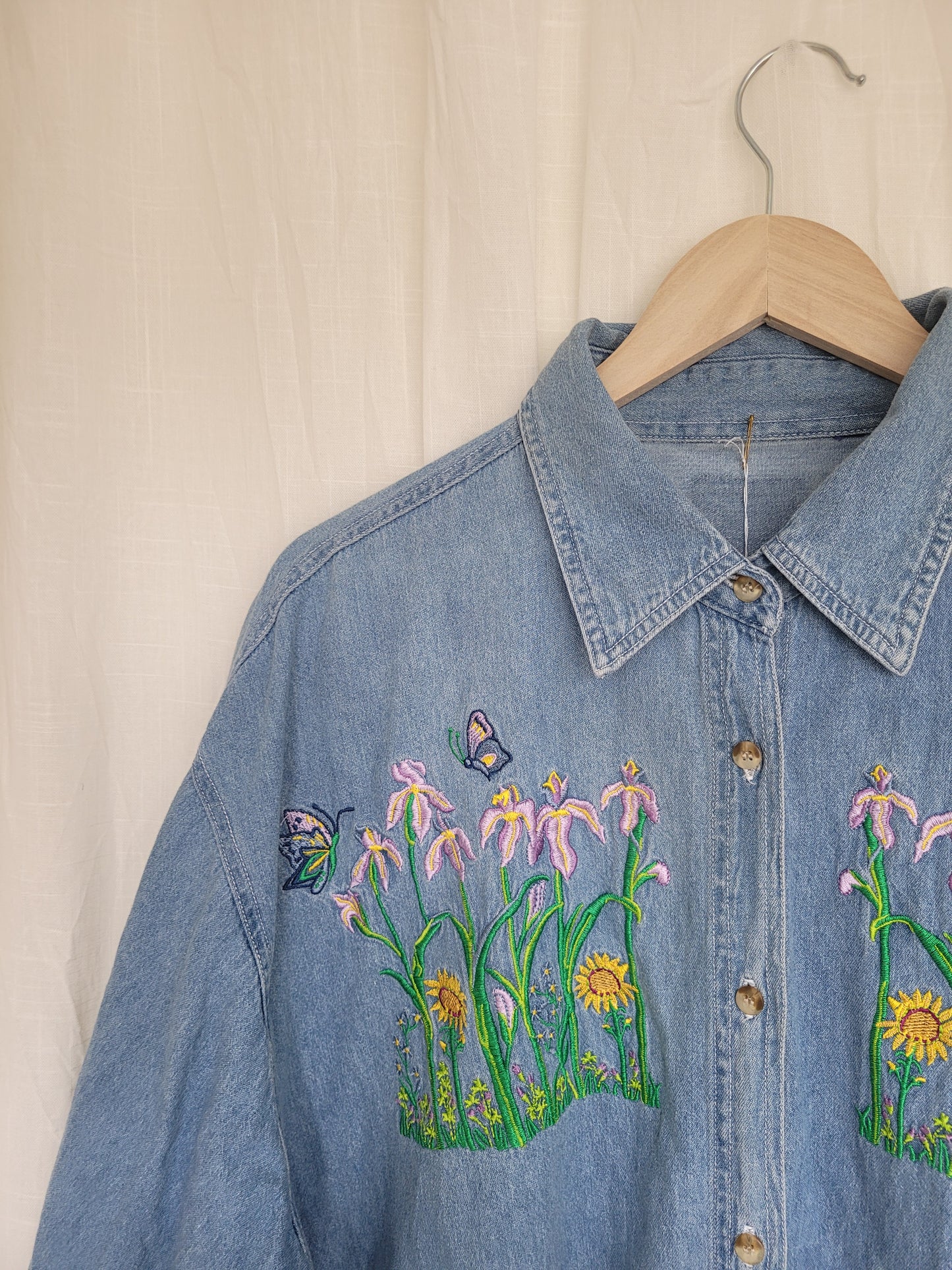 ✨ The Happy Denim - vintage denim shirt with embroidered details - size XL/XXL