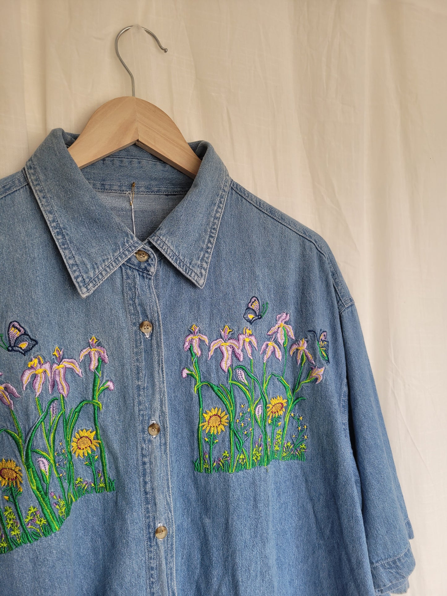 ✨ The Happy Denim - vintage denim shirt with embroidered details - size XL/XXL