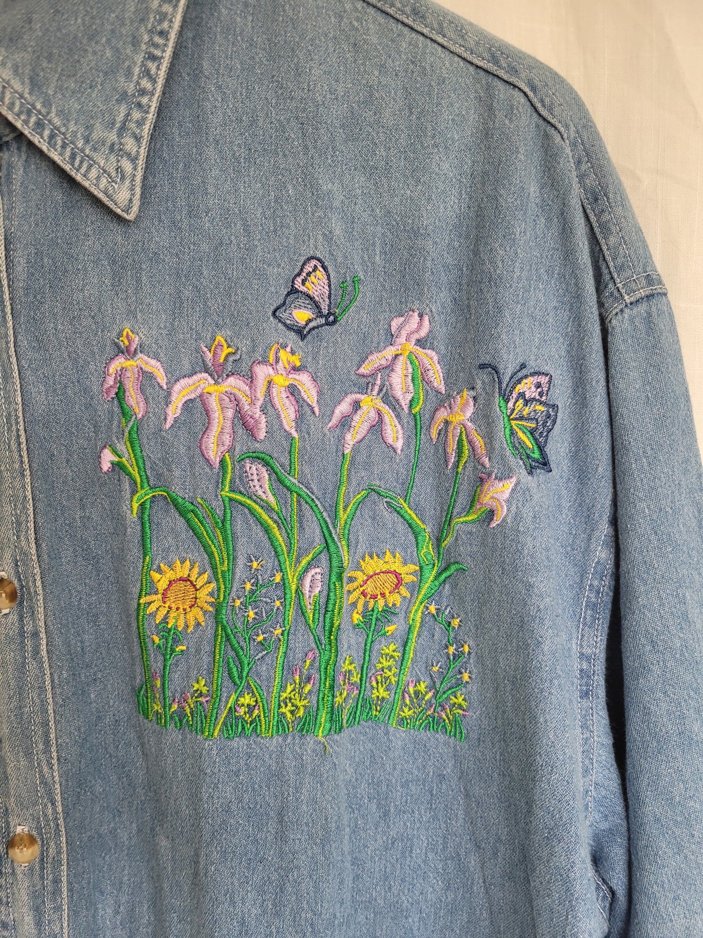 ✨ The Happy Denim - vintage denim shirt with embroidered details - size XL/XXL