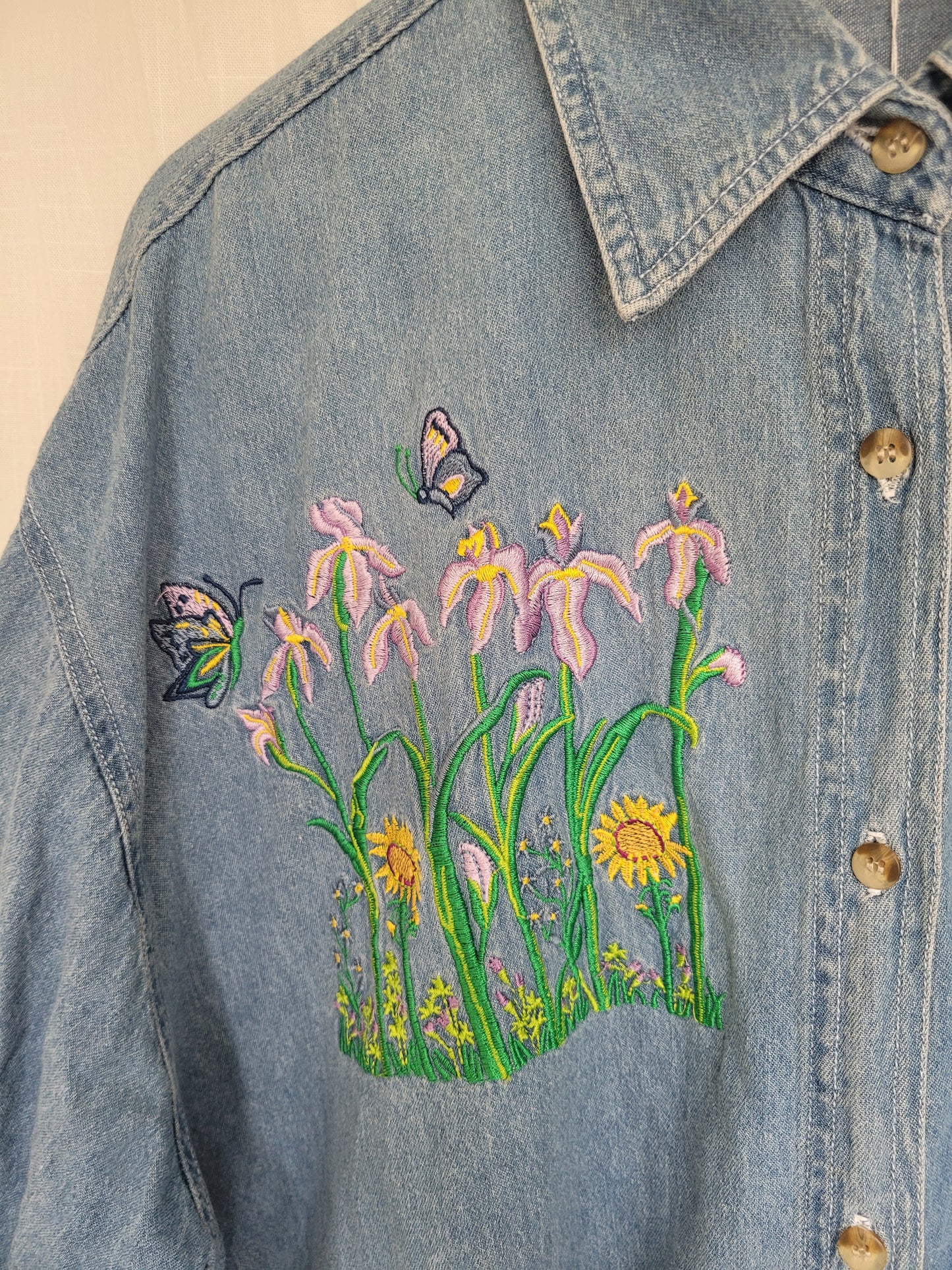 ✨ The Happy Denim - vintage denim shirt with embroidered details - size XL/XXL