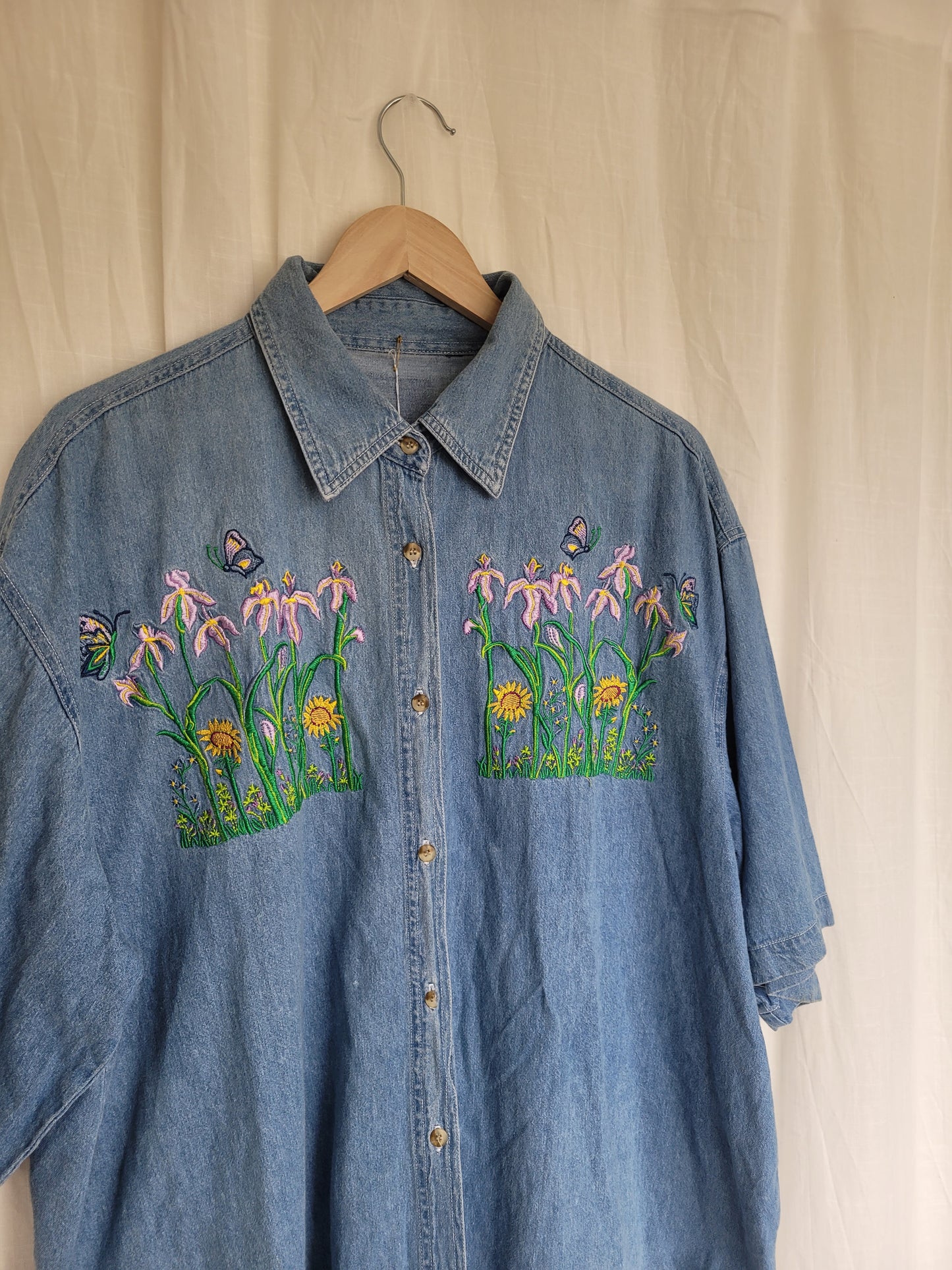 ✨ The Happy Denim - vintage denim shirt with embroidered details - size XL/XXL