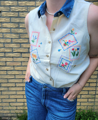 ✨ Sunny Stitch - vintage sleeveless gingham blouse with embroidery - size L