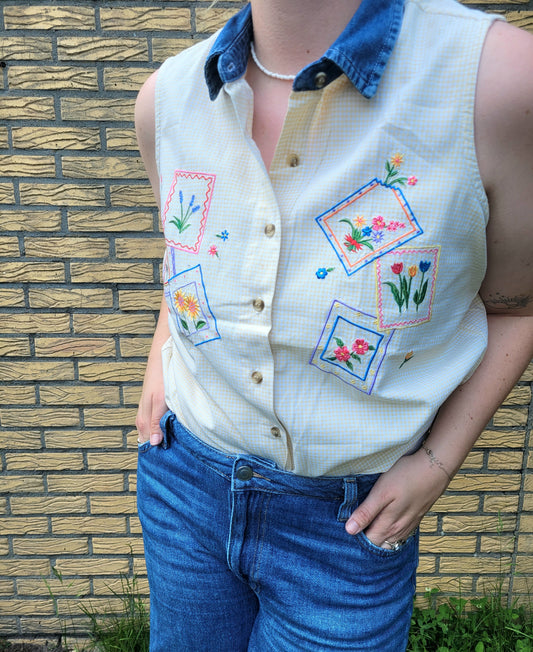 ✨ Sunny Stitch - vintage sleeveless gingham blouse with embroidery - size L