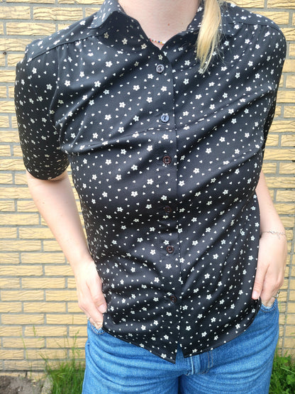🖤 Wildflower Silhouette - vintage black blouse with flower pattern - size M