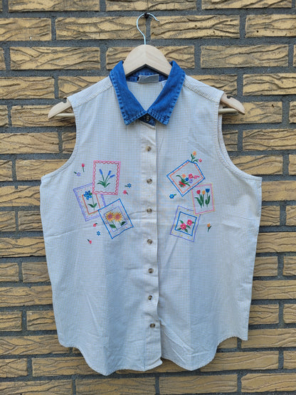 ✨ Sunny Stitch - vintage sleeveless gingham blouse with embroidery - size L