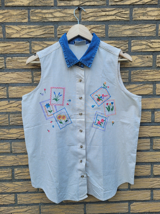 ✨ Sunny Stitch - vintage sleeveless gingham blouse with embroidery - size L