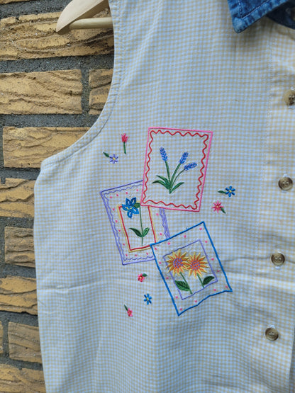 ✨ Sunny Stitch - vintage sleeveless gingham blouse with embroidery - size L