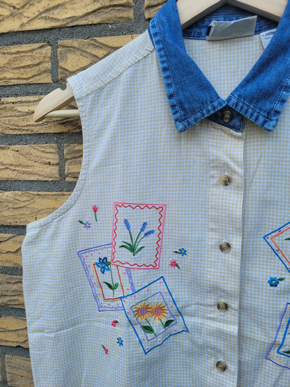 ✨ Sunny Stitch - vintage sleeveless gingham blouse with embroidery - size L