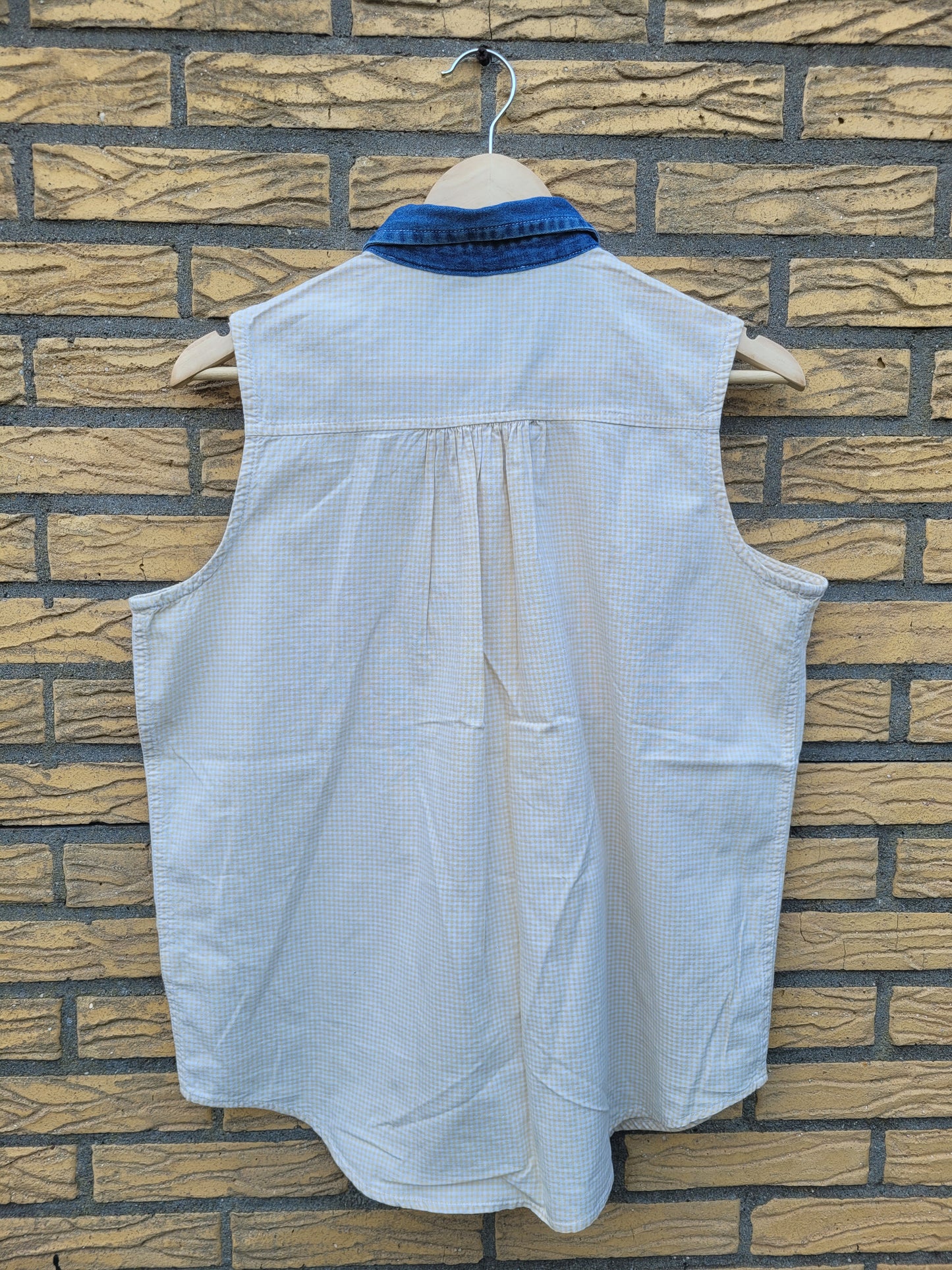 ✨ Sunny Stitch - vintage sleeveless gingham blouse with embroidery - size L