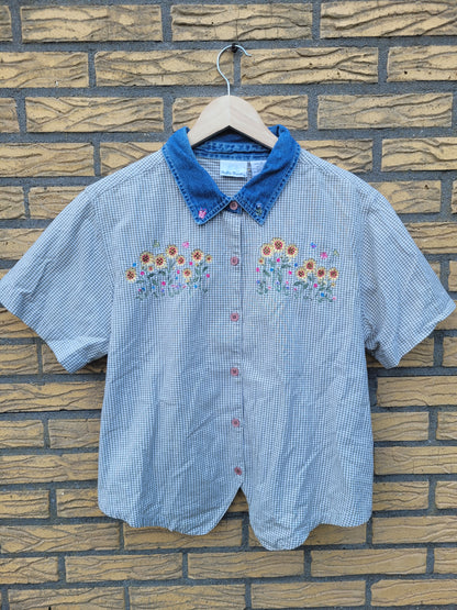 🦋 Butterfly Meadow - vintage gingham blouse with embroidered details - size M