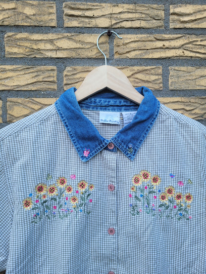 🦋 Butterfly Meadow - vintage gingham blouse with embroidered details - size M