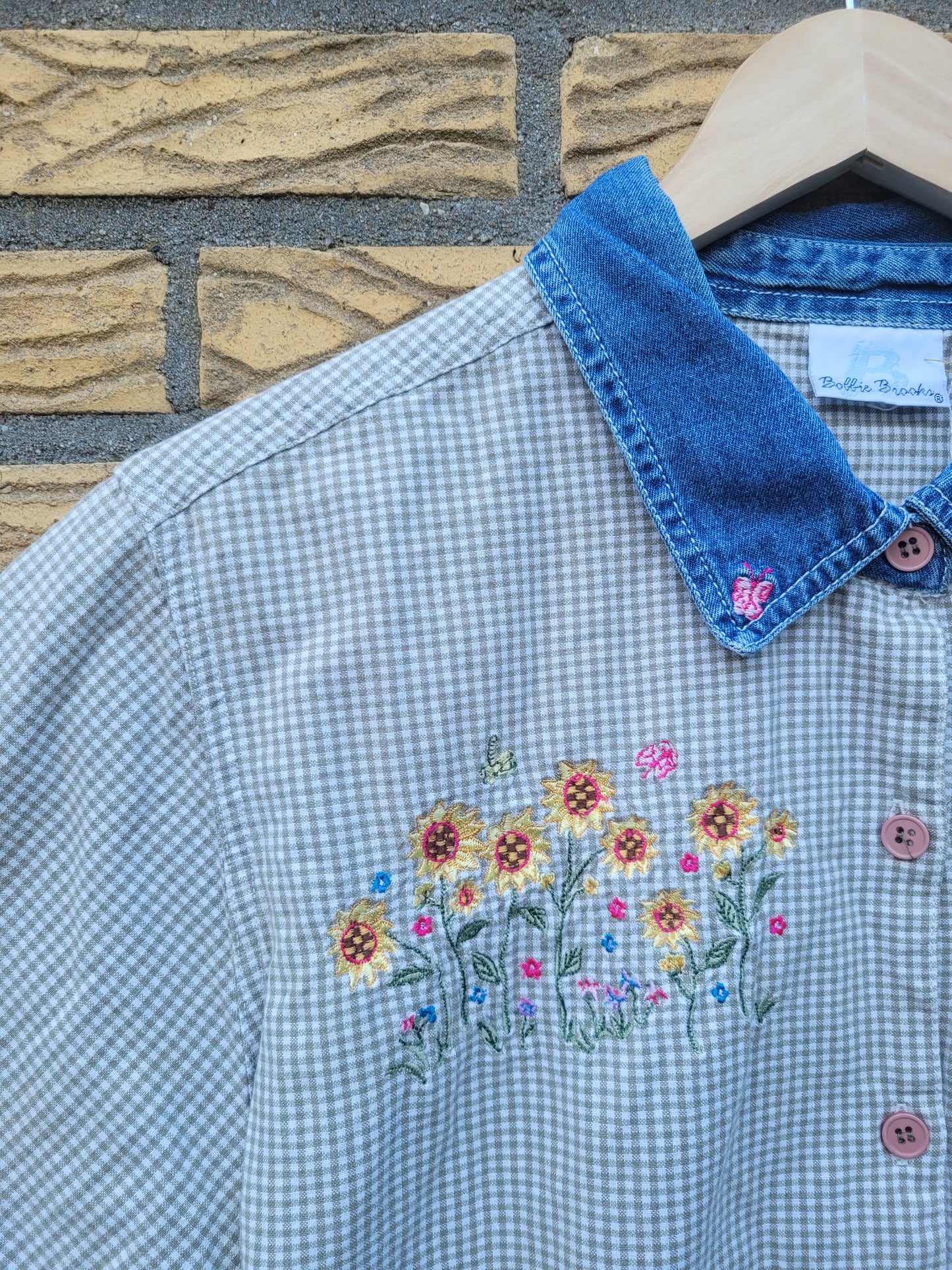 🦋 Butterfly Meadow - vintage gingham blouse with embroidered details - size M