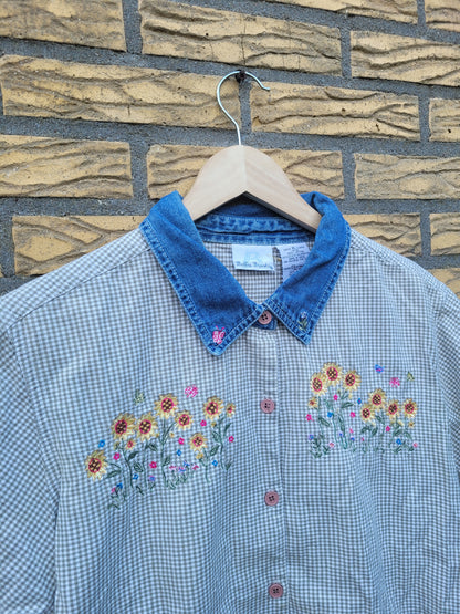 🦋 Butterfly Meadow - vintage gingham blouse with embroidered details - size M