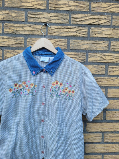 🦋 Butterfly Meadow - vintage gingham blouse with embroidered details - size M