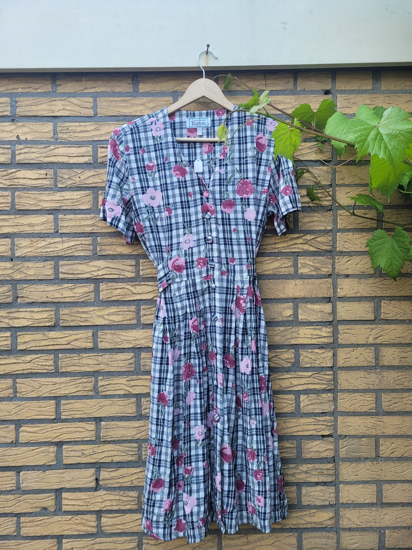 🌷 Pink Petals & Plaid - vintage plaid dress with flower pattern - size M/L