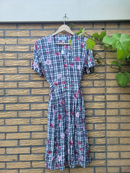 🌷 Pink Petals & Plaid - vintage plaid dress with flower pattern - size M/L