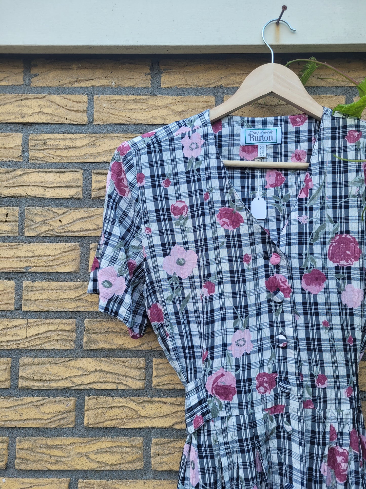 🌷 Pink Petals & Plaid - vintage plaid dress with flower pattern - size M/L