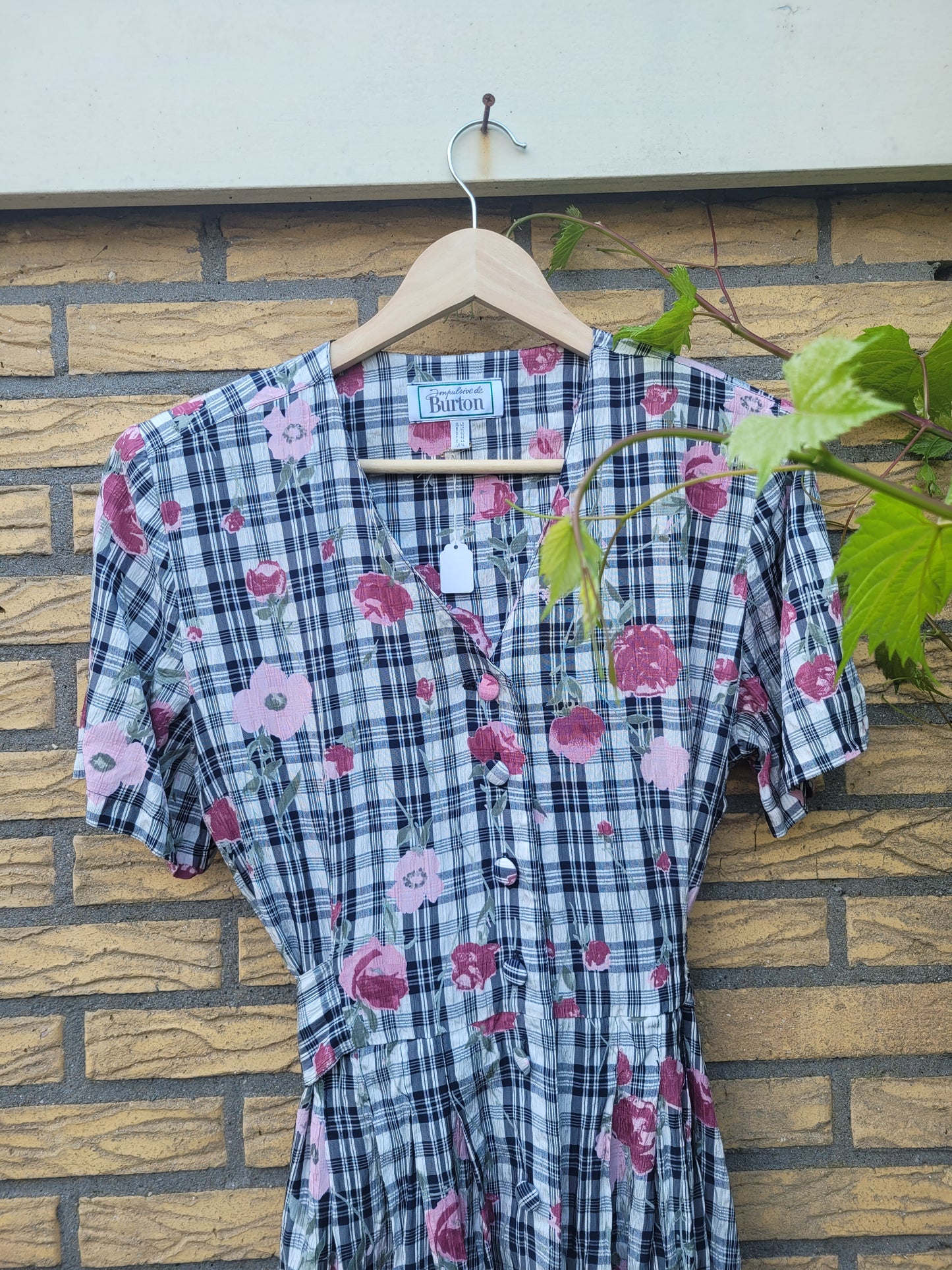 🌷 Pink Petals & Plaid - vintage plaid dress with flower pattern - size M/L