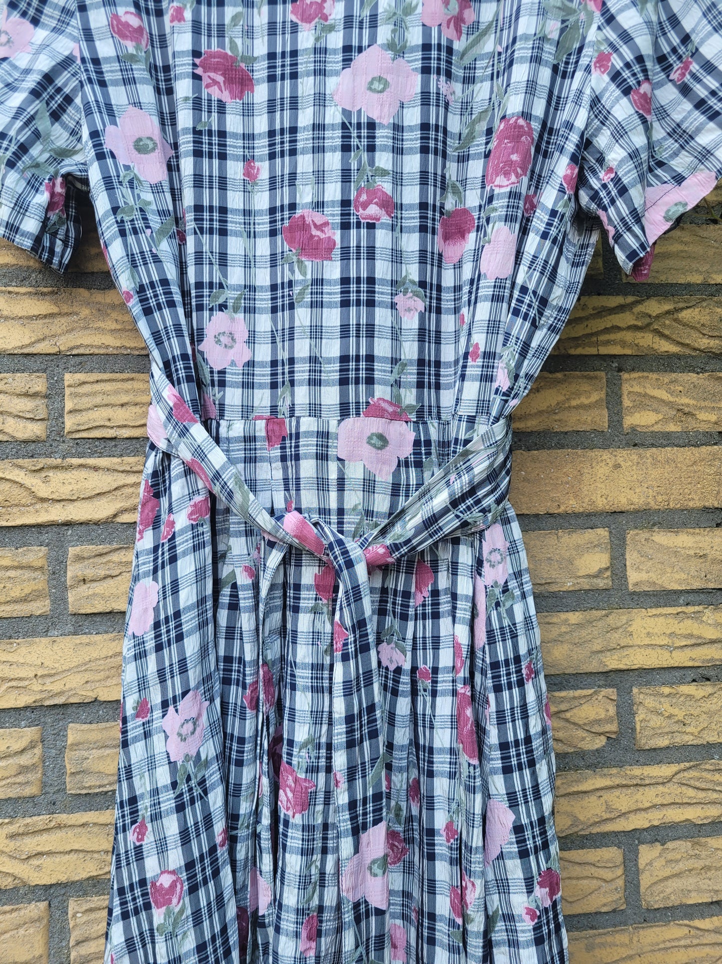 🌷 Pink Petals & Plaid - vintage plaid dress with flower pattern - size M/L