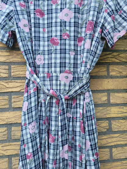 🌷 Pink Petals & Plaid - vintage plaid dress with flower pattern - size M/L
