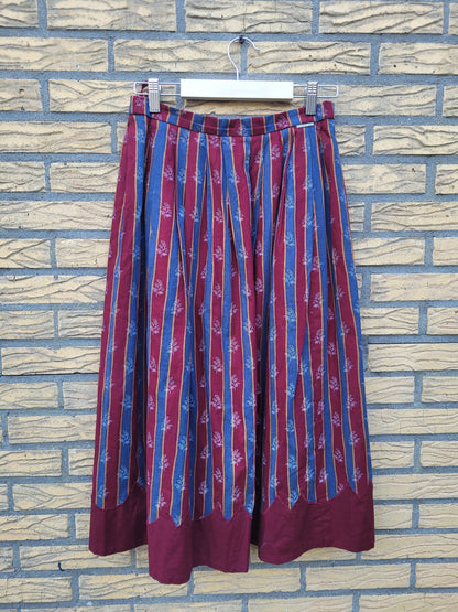 🎪 Patterned Paths - vintage Austrian striped skirt - size S/M